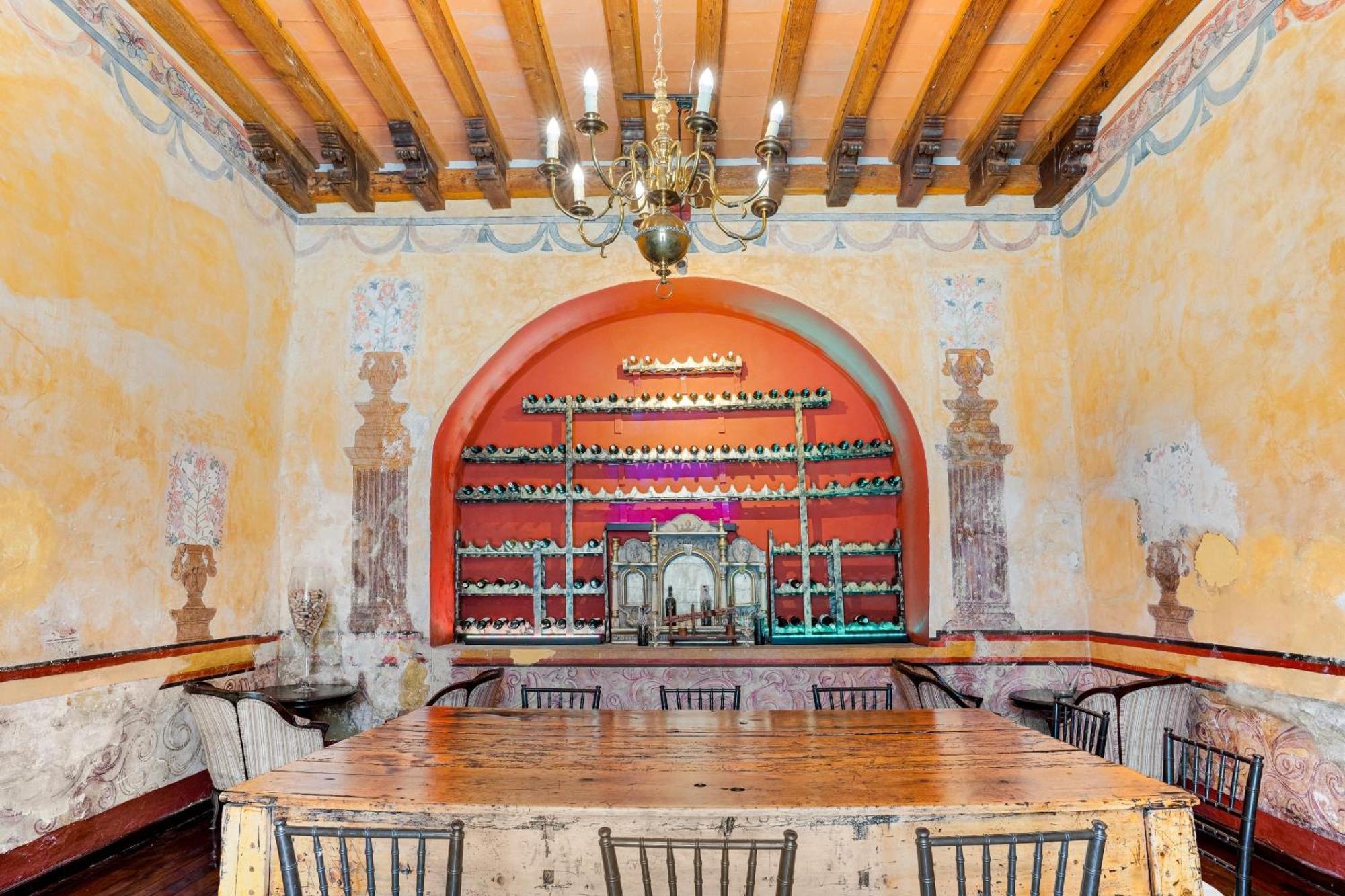 Отель Quinta Real Пуэбла Экстерьер фото The wine tasting room at the Hacienda de San José